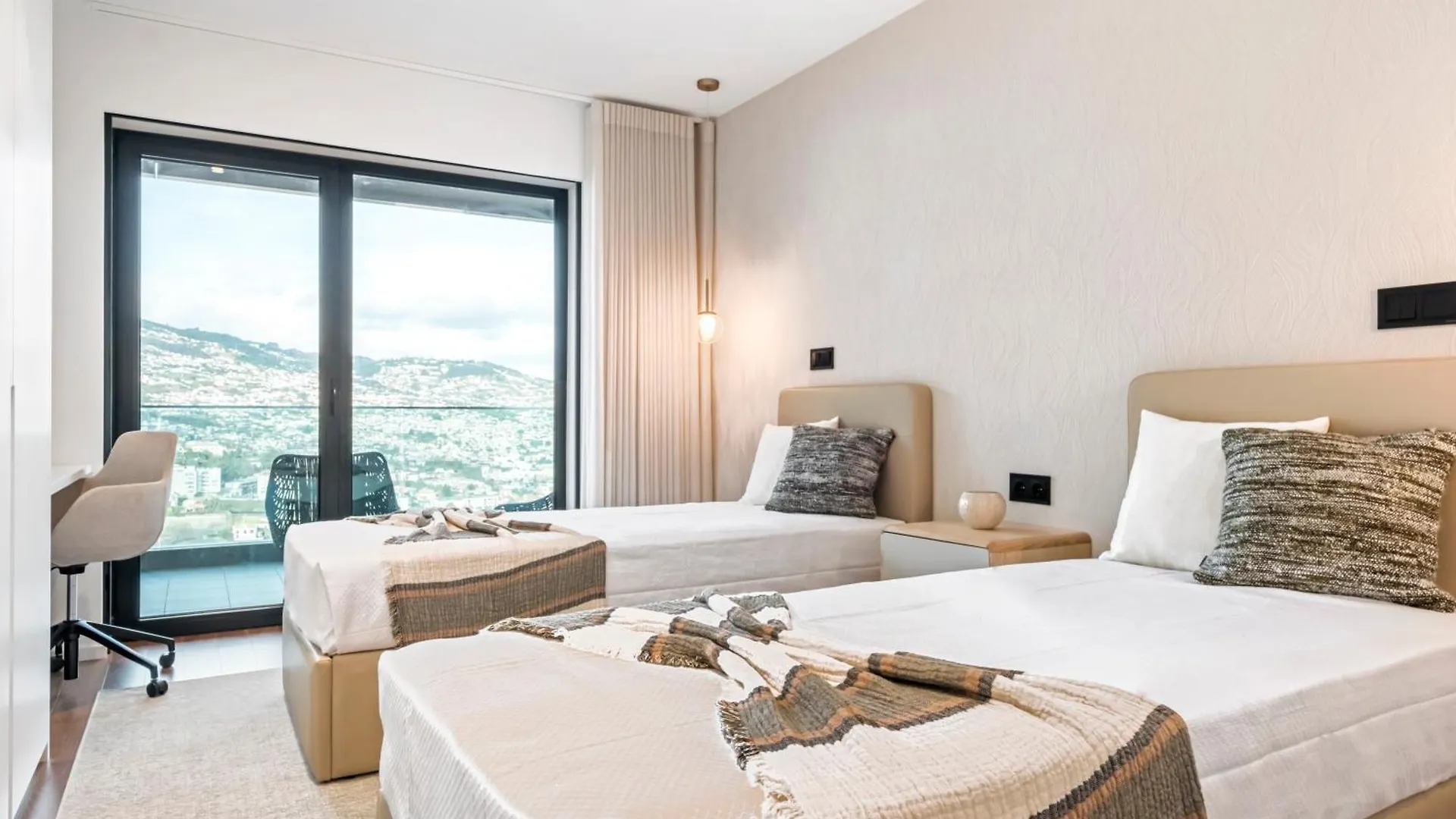 Panoramic Bay And Sea Views - Luxury 3-Bed Flat Appartement Funchal  0*, Funchal (Madeira)